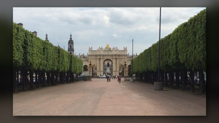 Tourist mode (Nancy, place de la Carrière)