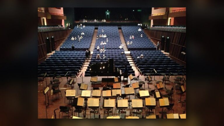 Avant le concert (Philharmonie)