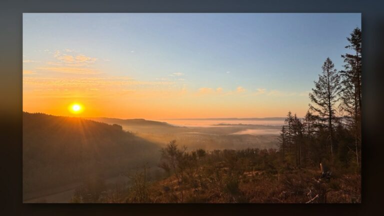 Lever de soleil sur la vallée