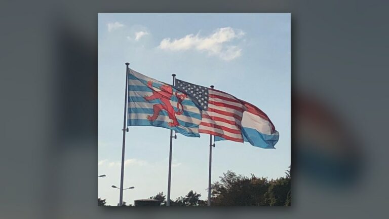 Trois drapeaux