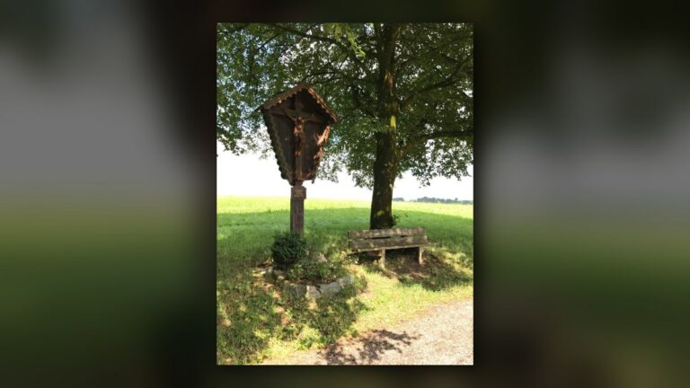 Calvaire, banc et tilleul (Bavière)